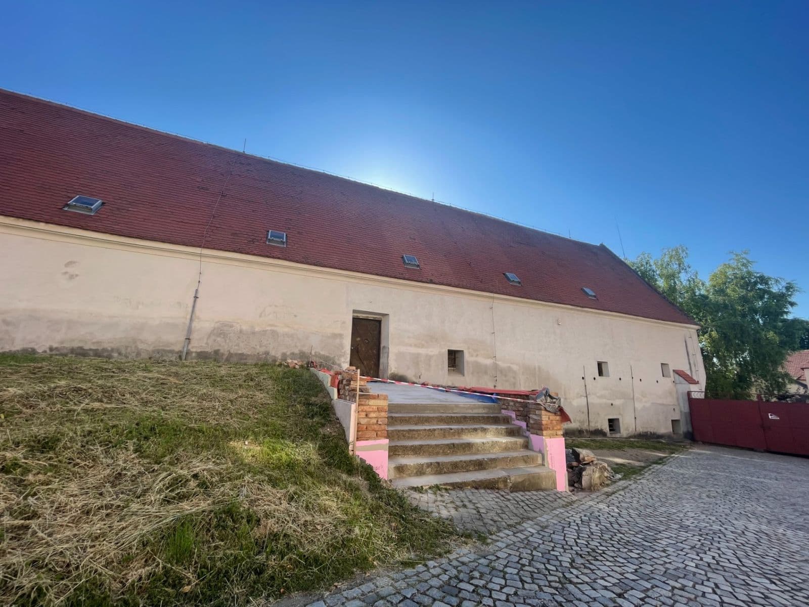 Prodej domu 360 m², pozemek 1.800 m², nám. děk. Františka Kvapila, Nezamyslice, Olomoucký kraj Prodej domu 360 m², pozemek 1.800 m², nám. děk. Františka Kvapila, Nezamyslice, Olomoucký kraj