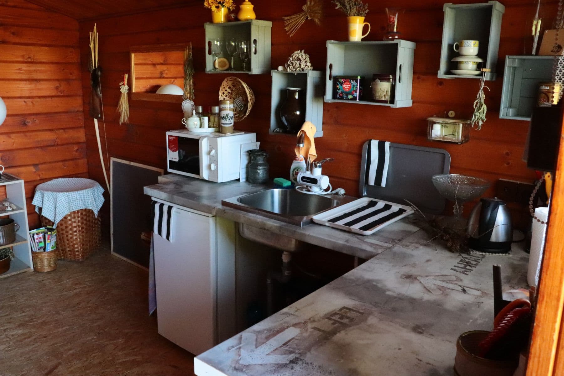 Prodej chaty, chalupy 15 m², pozemek 164 m², Roudné, Jihočeský kraj Prodej chaty, chalupy 15 m², pozemek 164 m², Roudné, Jihočeský kraj