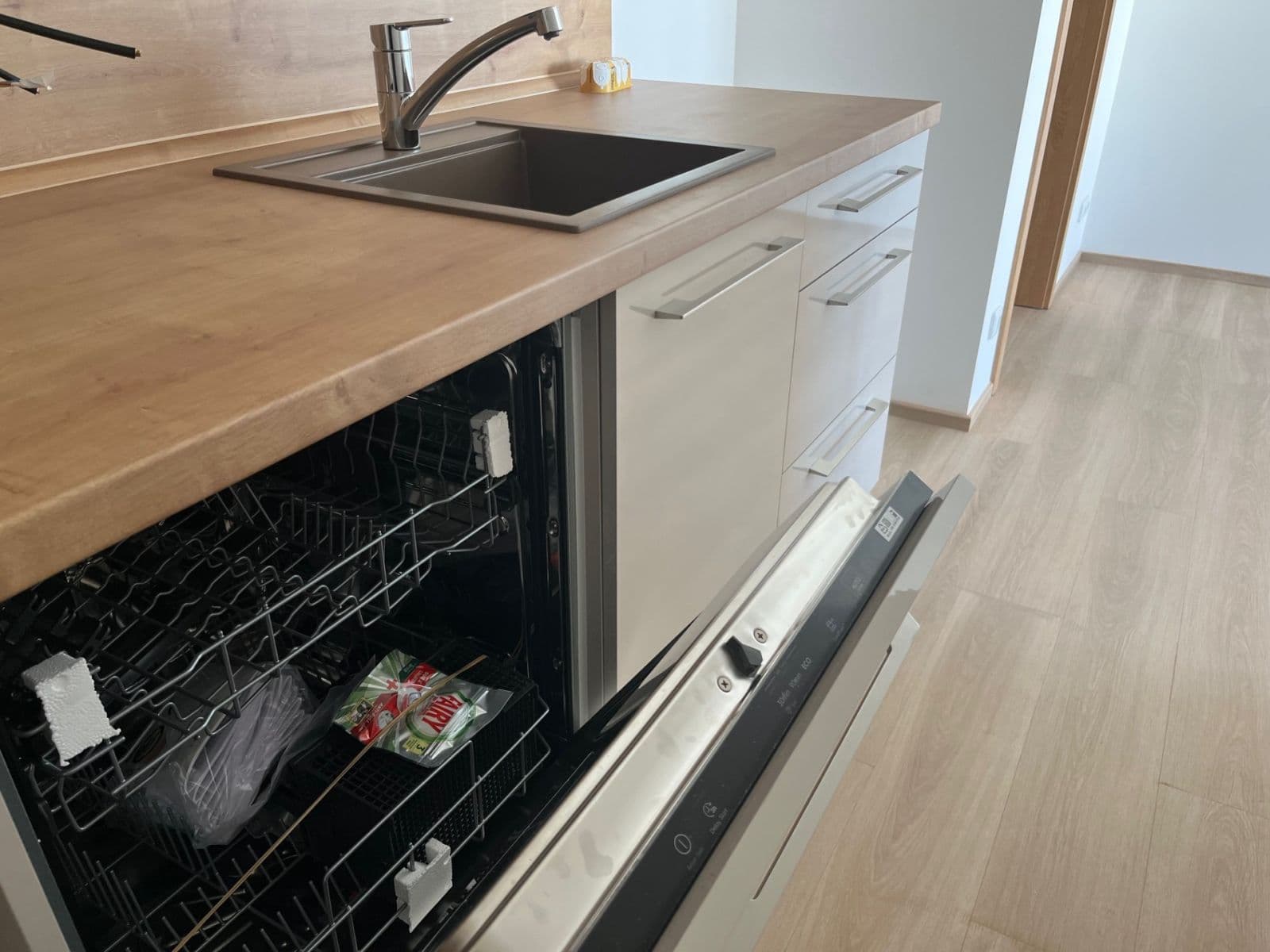 Pronájem bytu 2+kk 45 m², Honzíkova, Praha, Praha Pronájem bytu 2+kk 45 m², Honzíkova, Praha, Praha