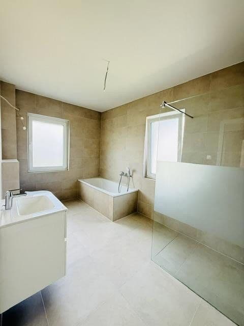 Pronájem domu 154 m², pozemek 430 m², Berlin, Berlín Pronájem domu 154 m², pozemek 430 m², Berlin, Berlín
