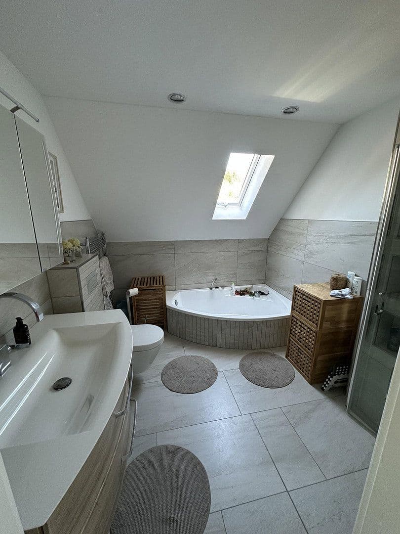 Prodej domu 240 m², pozemek 600 m², Bergneustadt, Severní Porýní-Vestfálsko Prodej domu 240 m², pozemek 600 m², Bergneustadt, Severní Porýní-Vestfálsko