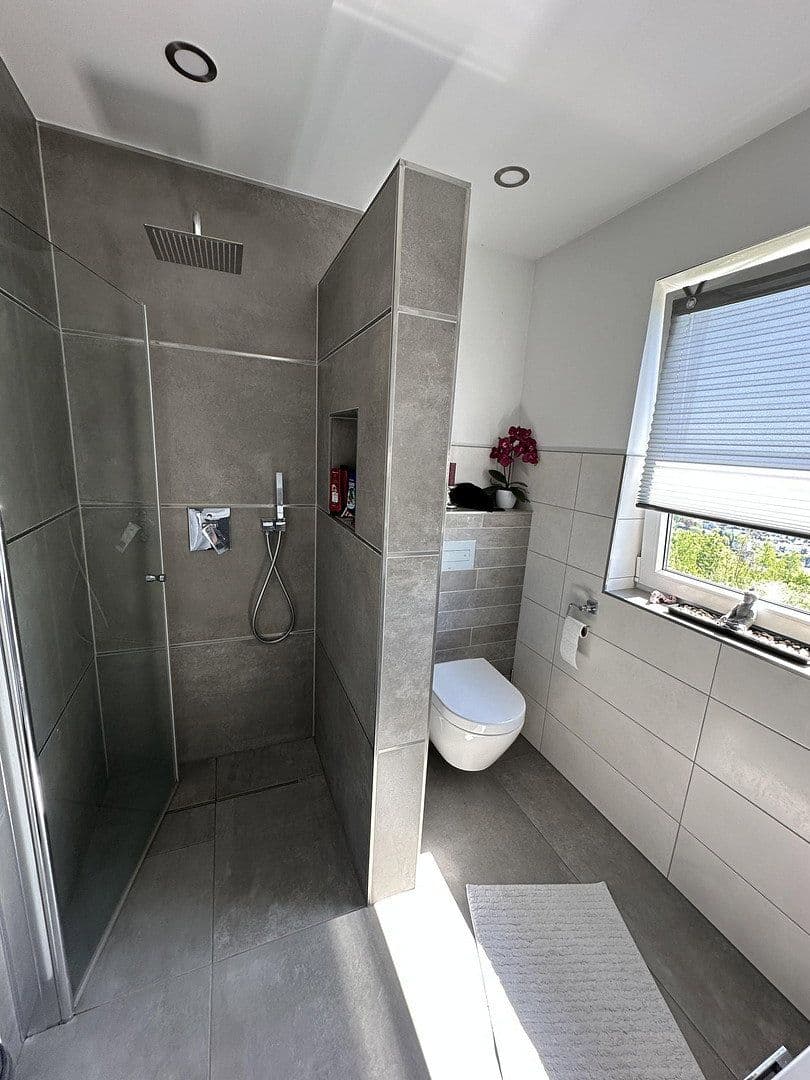 Prodej domu 240 m², pozemek 600 m², Bergneustadt, Severní Porýní-Vestfálsko Prodej domu 240 m², pozemek 600 m², Bergneustadt, Severní Porýní-Vestfálsko