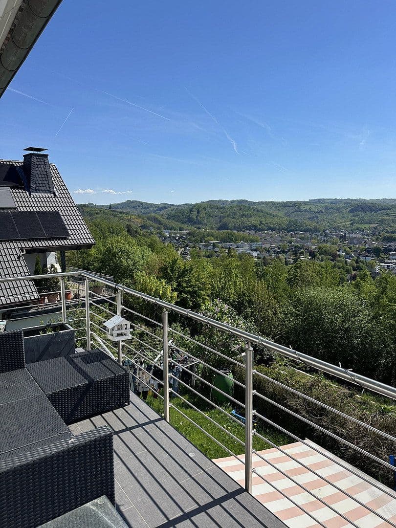 Prodej domu 240 m², pozemek 600 m², Bergneustadt, Severní Porýní-Vestfálsko Prodej domu 240 m², pozemek 600 m², Bergneustadt, Severní Porýní-Vestfálsko