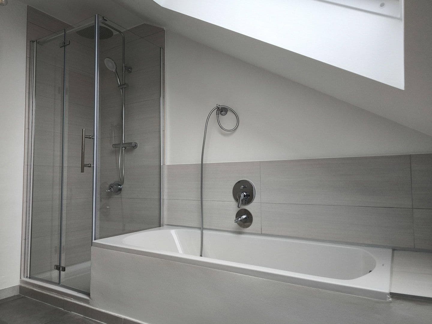 Prodej domu 325 m², pozemek 849 m², Dasing, Bavorsko Prodej domu 325 m², pozemek 849 m², Dasing, Bavorsko