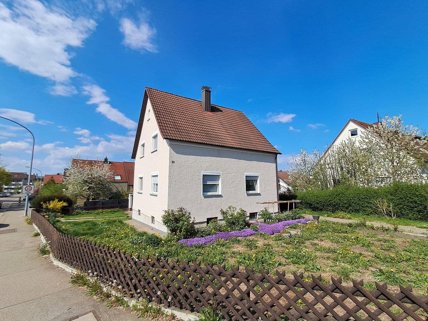 Prodej domu 120 m², pozemek 560 m², Leipheimer Straße 89, Neu-Ulm, Bavorsko Prodej domu 120 m², pozemek 560 m², Leipheimer Straße 89, Neu-Ulm, Bavorsko