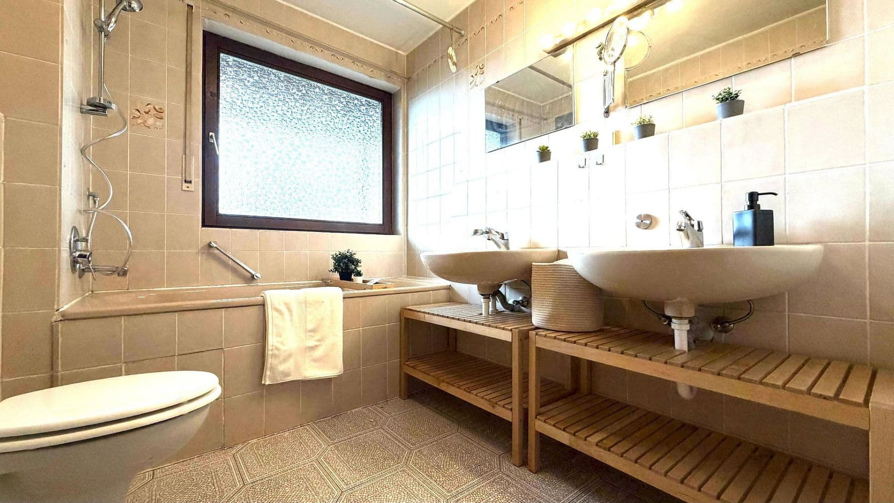Prodej domu 135 m², pozemek 311 m², Ludwigstr. 84b, Jockgrim, Porýní-Falc Prodej domu 135 m², pozemek 311 m², Ludwigstr. 84b, Jockgrim, Porýní-Falc