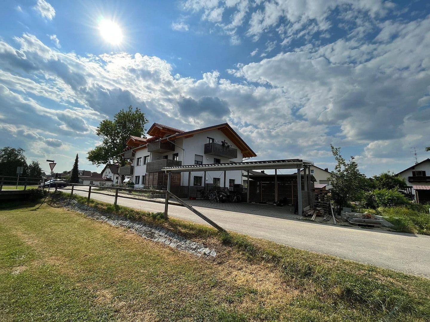 Pronájem bytu 3+1 78 m², Schloßstraße 11, Aham, Bavorsko Pronájem bytu 3+1 78 m², Schloßstraße 11, Aham, Bavorsko