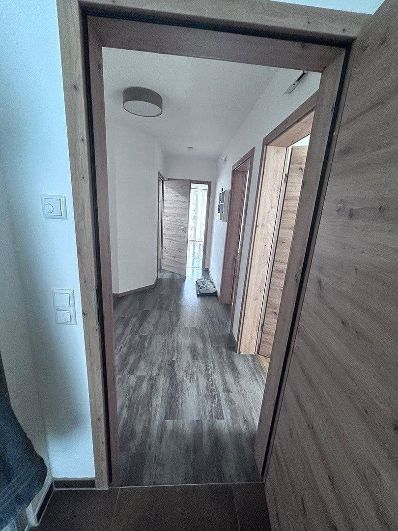 Pronájem bytu 3+1 78 m², Schloßstraße 11, Aham, Bavorsko Pronájem bytu 3+1 78 m², Schloßstraße 11, Aham, Bavorsko