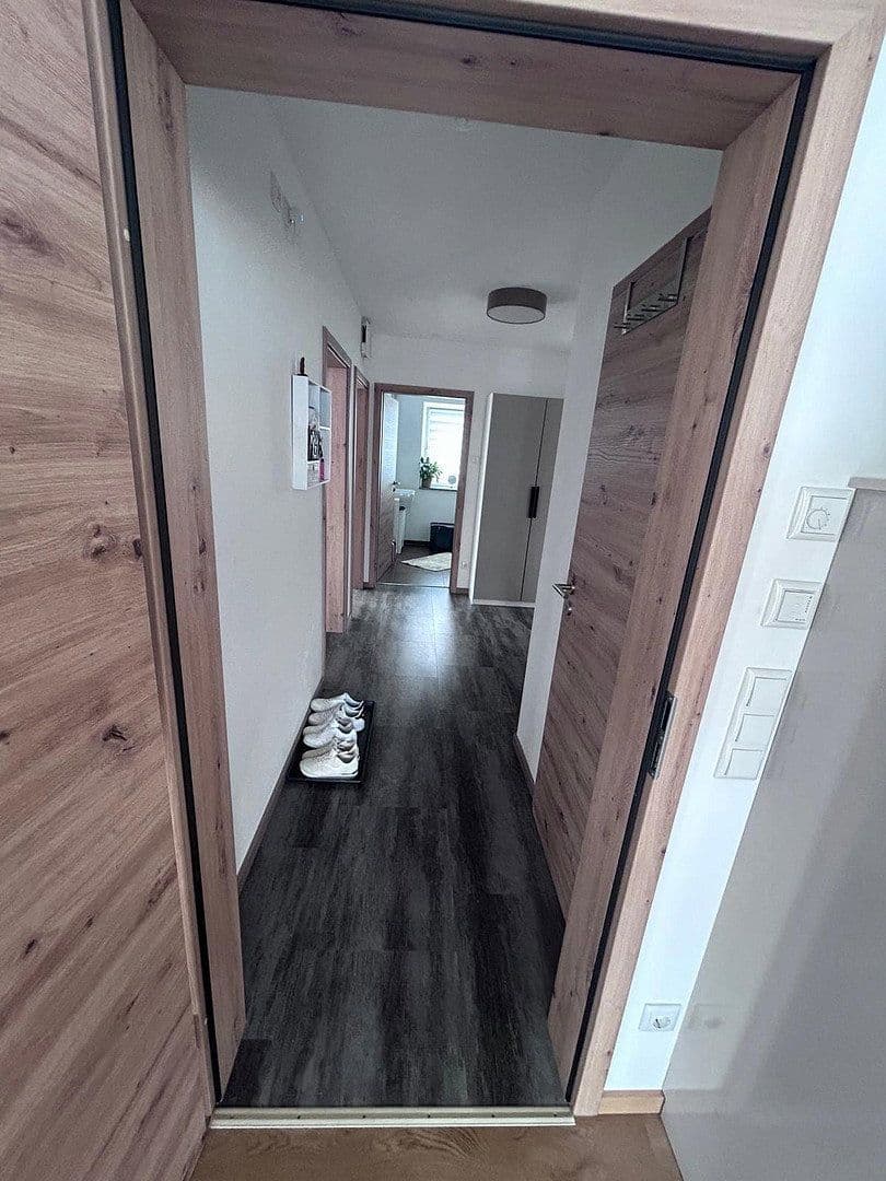 Pronájem bytu 3+1 78 m², Schloßstraße 11, Aham, Bavorsko Pronájem bytu 3+1 78 m², Schloßstraße 11, Aham, Bavorsko