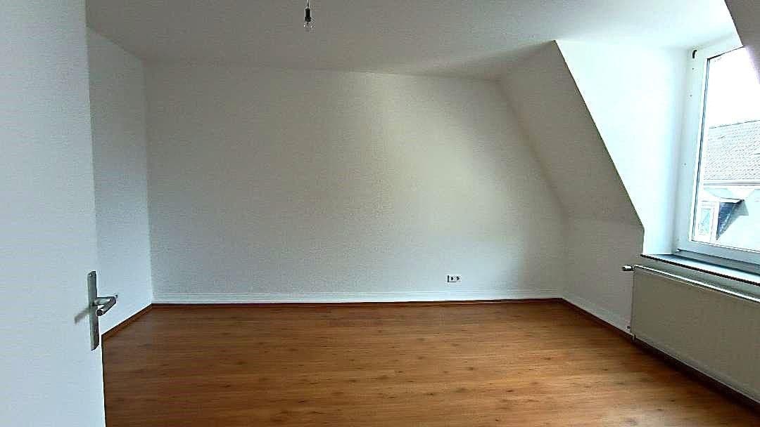 Pronájem bytu 4+1 100 m², Feldstr. 48, Wuppertal, Severní Porýní-Vestfálsko Pronájem bytu 4+1 100 m², Feldstr. 48, Wuppertal, Severní Porýní-Vestfálsko