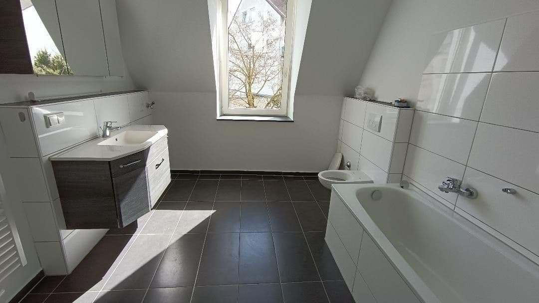 Pronájem bytu 4+1 100 m², Feldstr. 48, Wuppertal, Severní Porýní-Vestfálsko Pronájem bytu 4+1 100 m², Feldstr. 48, Wuppertal, Severní Porýní-Vestfálsko