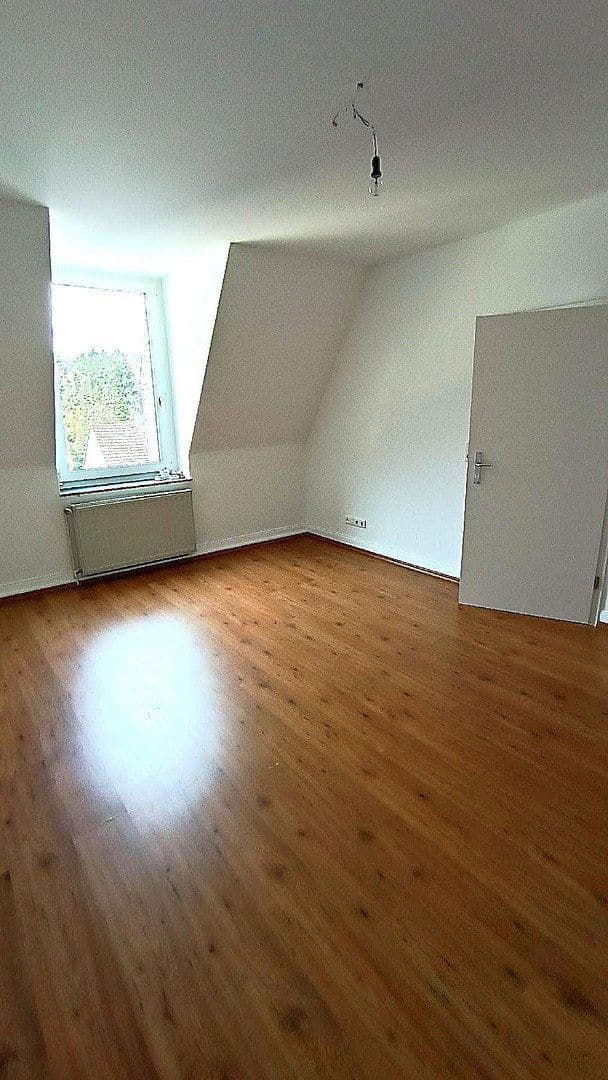 Pronájem bytu 4+1 100 m², Feldstr. 48, Wuppertal, Severní Porýní-Vestfálsko Pronájem bytu 4+1 100 m², Feldstr. 48, Wuppertal, Severní Porýní-Vestfálsko