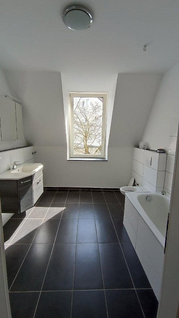 Pronájem bytu 4+1 100 m², Feldstr. 48, Wuppertal, Severní Porýní-Vestfálsko Pronájem bytu 4+1 100 m², Feldstr. 48, Wuppertal, Severní Porýní-Vestfálsko