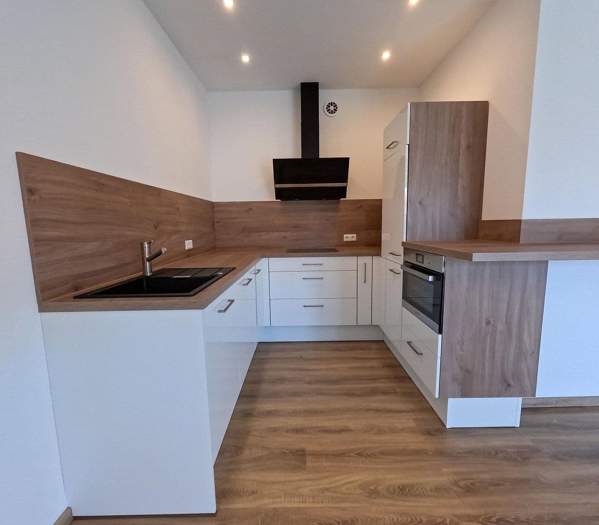 Prodej domu 268 m², pozemek 785 m², Hilpoltstein, Bavorsko Prodej domu 268 m², pozemek 785 m², Hilpoltstein, Bavorsko