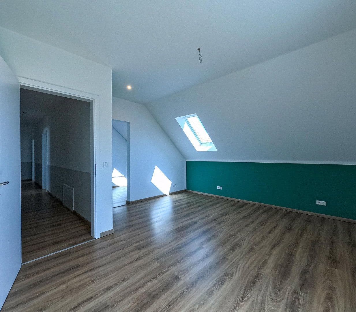 Prodej domu 268 m², pozemek 785 m², Hilpoltstein, Bavorsko Prodej domu 268 m², pozemek 785 m², Hilpoltstein, Bavorsko