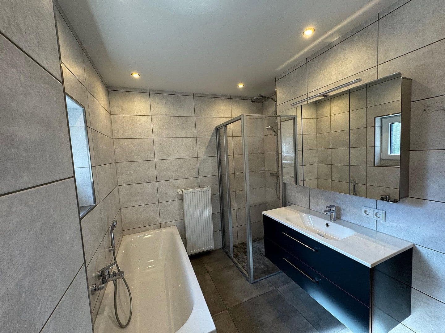 Pronájem domu 120 m², pozemek 306 m², Oberhausen, Severní Porýní-Vestfálsko Pronájem domu 120 m², pozemek 306 m², Oberhausen, Severní Porýní-Vestfálsko