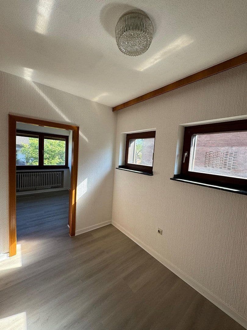 Pronájem domu 120 m², pozemek 306 m², Oberhausen, Severní Porýní-Vestfálsko Pronájem domu 120 m², pozemek 306 m², Oberhausen, Severní Porýní-Vestfálsko