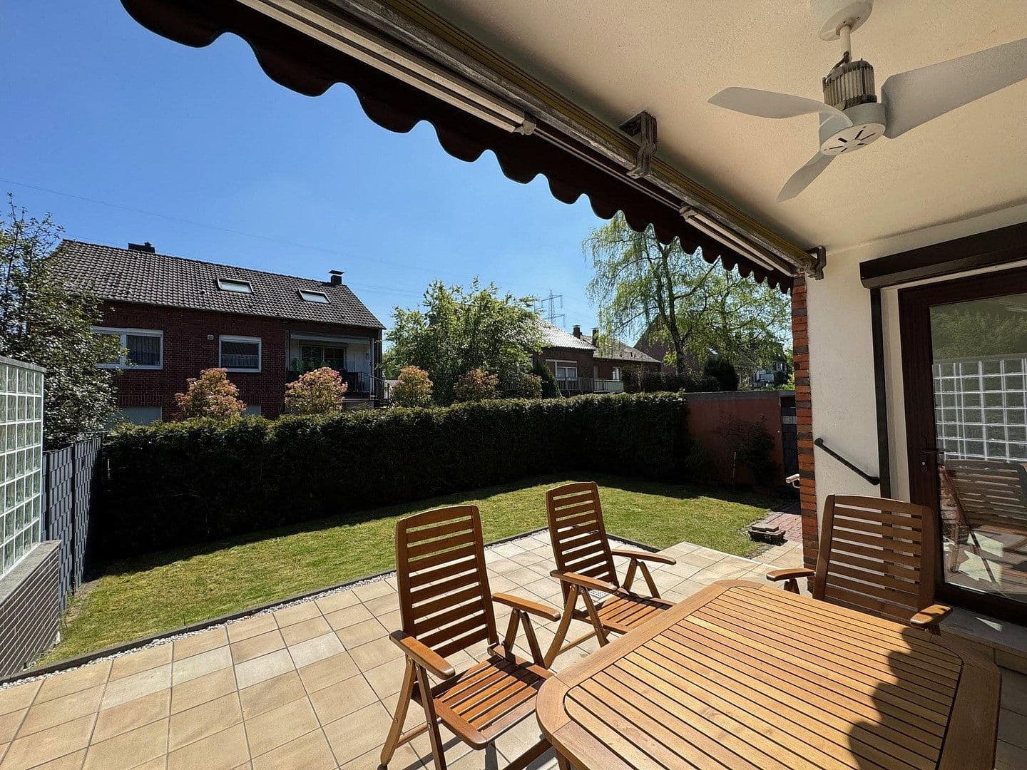 Pronájem domu 120 m², pozemek 306 m², Oberhausen, Severní Porýní-Vestfálsko Pronájem domu 120 m², pozemek 306 m², Oberhausen, Severní Porýní-Vestfálsko