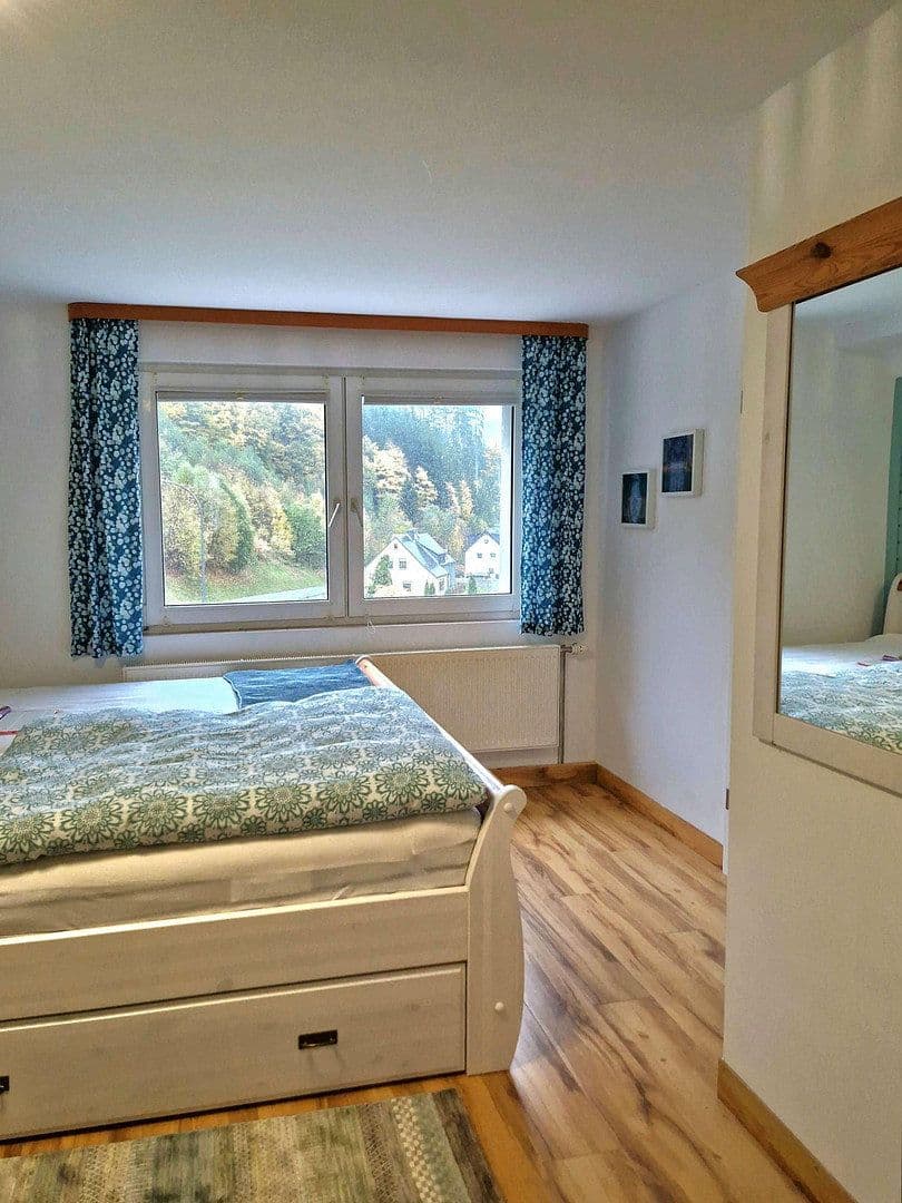 Prodej domu 130 m², pozemek 370 m², Zum Rodachtal 28, Schwarzenbach am Wald, Bavorsko Prodej domu 130 m², pozemek 370 m², Zum Rodachtal 28, Schwarzenbach am Wald, Bavorsko