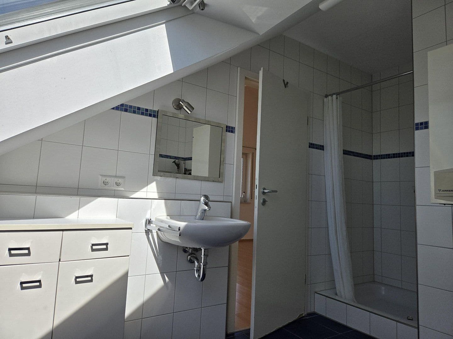 Pronájem domu 180 m², pozemek 388 m², Brühlstr. 39, Stutensee, Bádensko-Württembersko Pronájem domu 180 m², pozemek 388 m², Brühlstr. 39, Stutensee, Bádensko-Württembersko