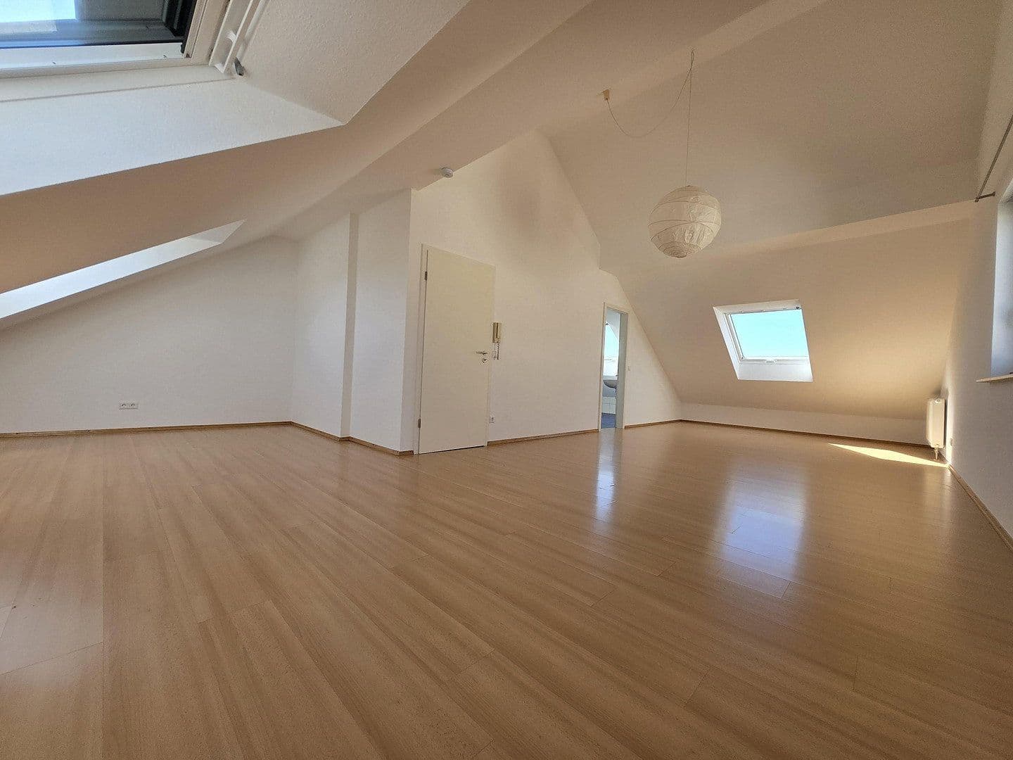 Pronájem domu 180 m², pozemek 388 m², Brühlstr. 39, Stutensee, Bádensko-Württembersko Pronájem domu 180 m², pozemek 388 m², Brühlstr. 39, Stutensee, Bádensko-Württembersko