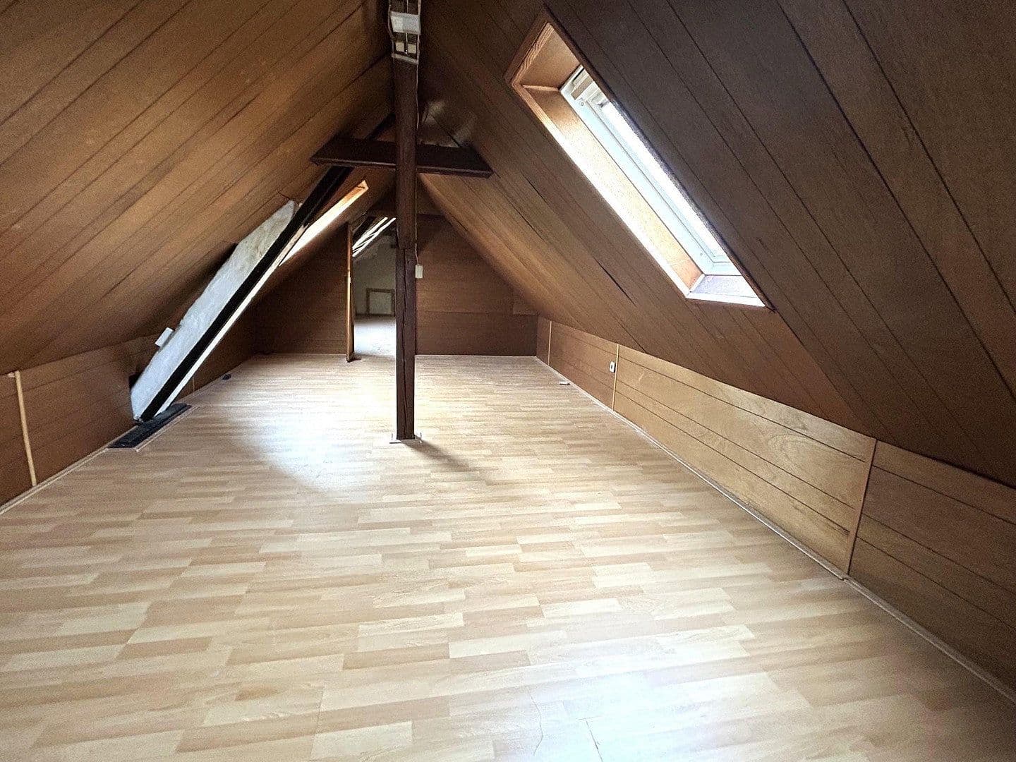 Pronájem bytu 3+kk 87 m², Grafenstraße 13, Wuppertal, Severní Porýní-Vestfálsko Pronájem bytu 3+kk 87 m², Grafenstraße 13, Wuppertal, Severní Porýní-Vestfálsko