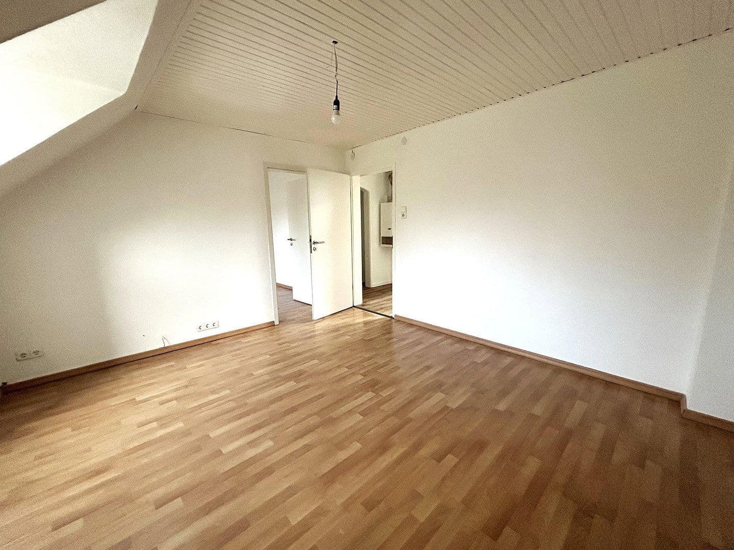 Pronájem bytu 3+kk 87 m², Grafenstraße 13, Wuppertal, Severní Porýní-Vestfálsko Pronájem bytu 3+kk 87 m², Grafenstraße 13, Wuppertal, Severní Porýní-Vestfálsko