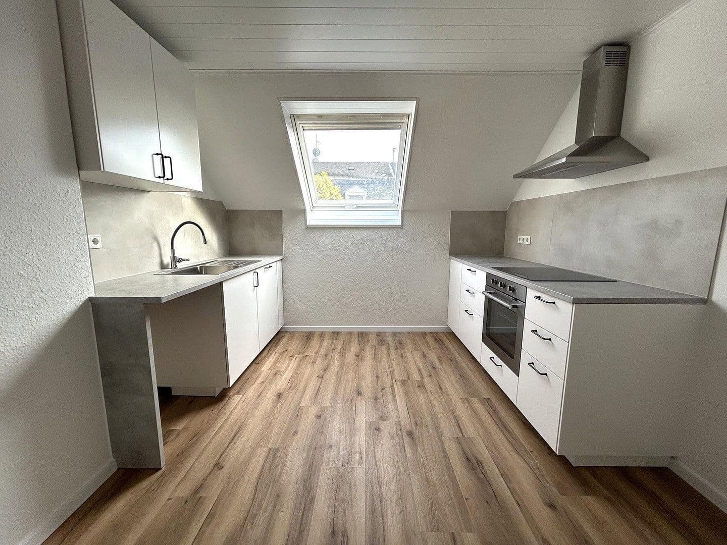 Pronájem bytu 3+kk 87 m², Grafenstraße 13, Wuppertal, Severní Porýní-Vestfálsko Pronájem bytu 3+kk 87 m², Grafenstraße 13, Wuppertal, Severní Porýní-Vestfálsko