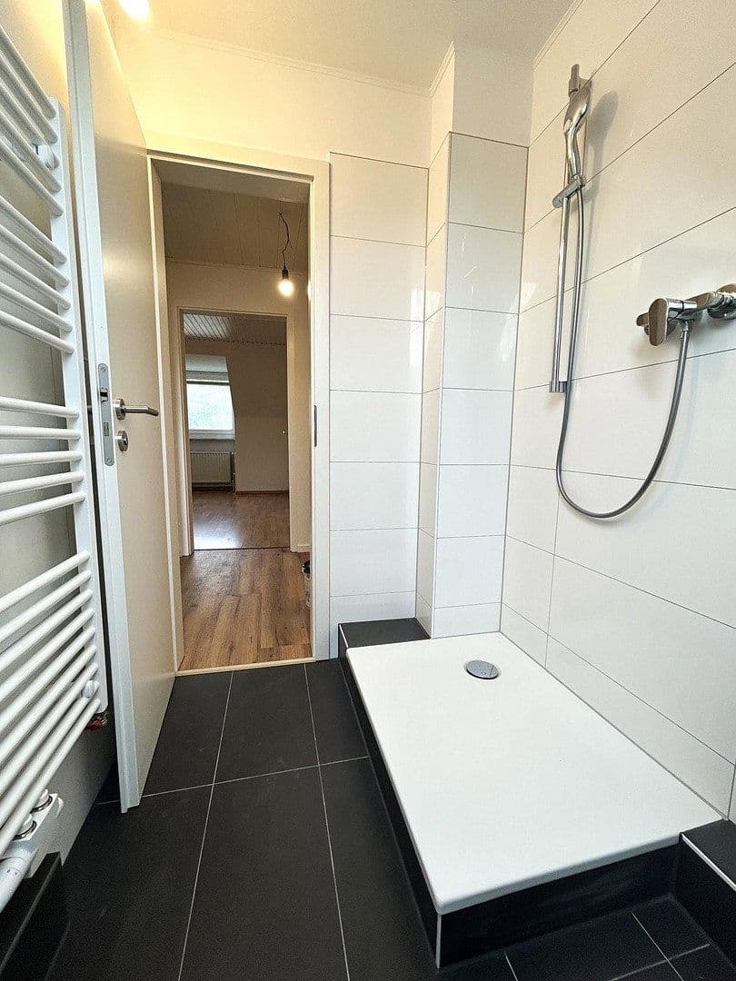 Pronájem bytu 3+kk 87 m², Grafenstraße 13, Wuppertal, Severní Porýní-Vestfálsko Pronájem bytu 3+kk 87 m², Grafenstraße 13, Wuppertal, Severní Porýní-Vestfálsko