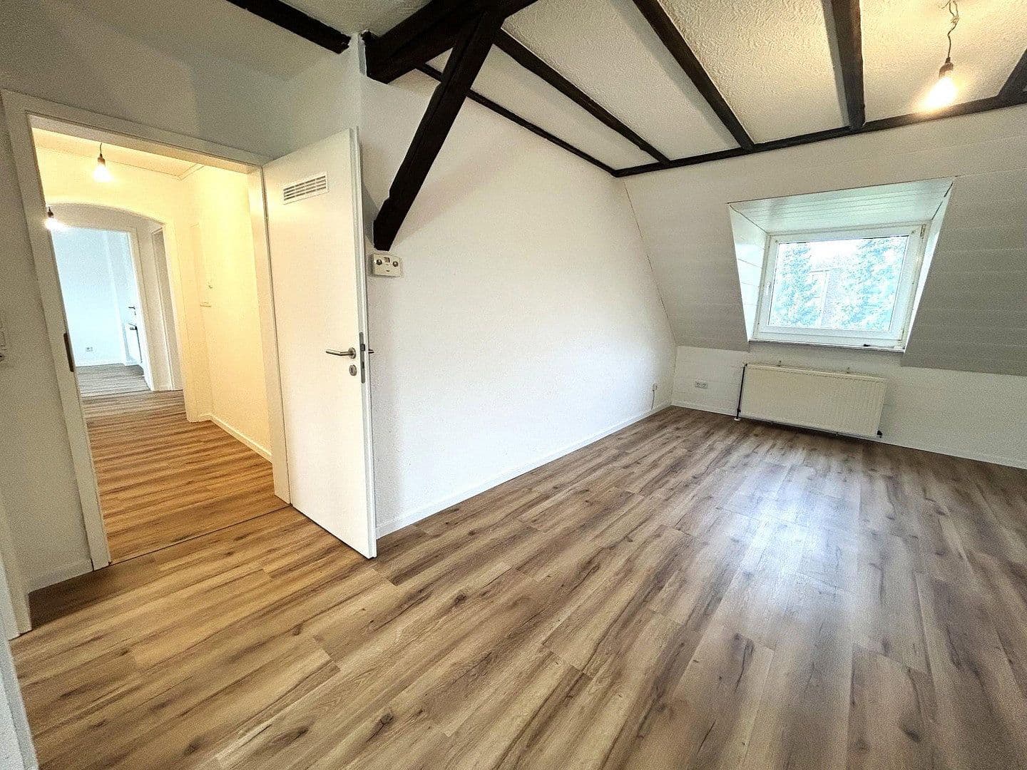 Pronájem bytu 3+kk 87 m², Grafenstraße 13, Wuppertal, Severní Porýní-Vestfálsko Pronájem bytu 3+kk 87 m², Grafenstraße 13, Wuppertal, Severní Porýní-Vestfálsko