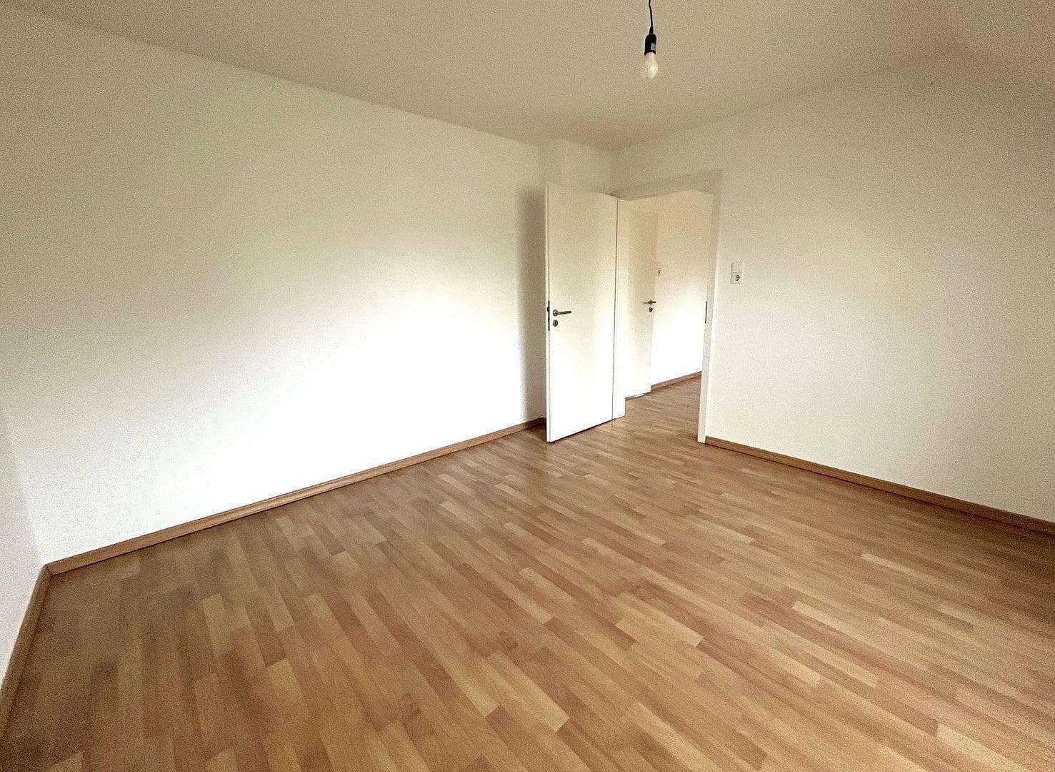 Pronájem bytu 3+kk 87 m², Grafenstraße 13, Wuppertal, Severní Porýní-Vestfálsko Pronájem bytu 3+kk 87 m², Grafenstraße 13, Wuppertal, Severní Porýní-Vestfálsko