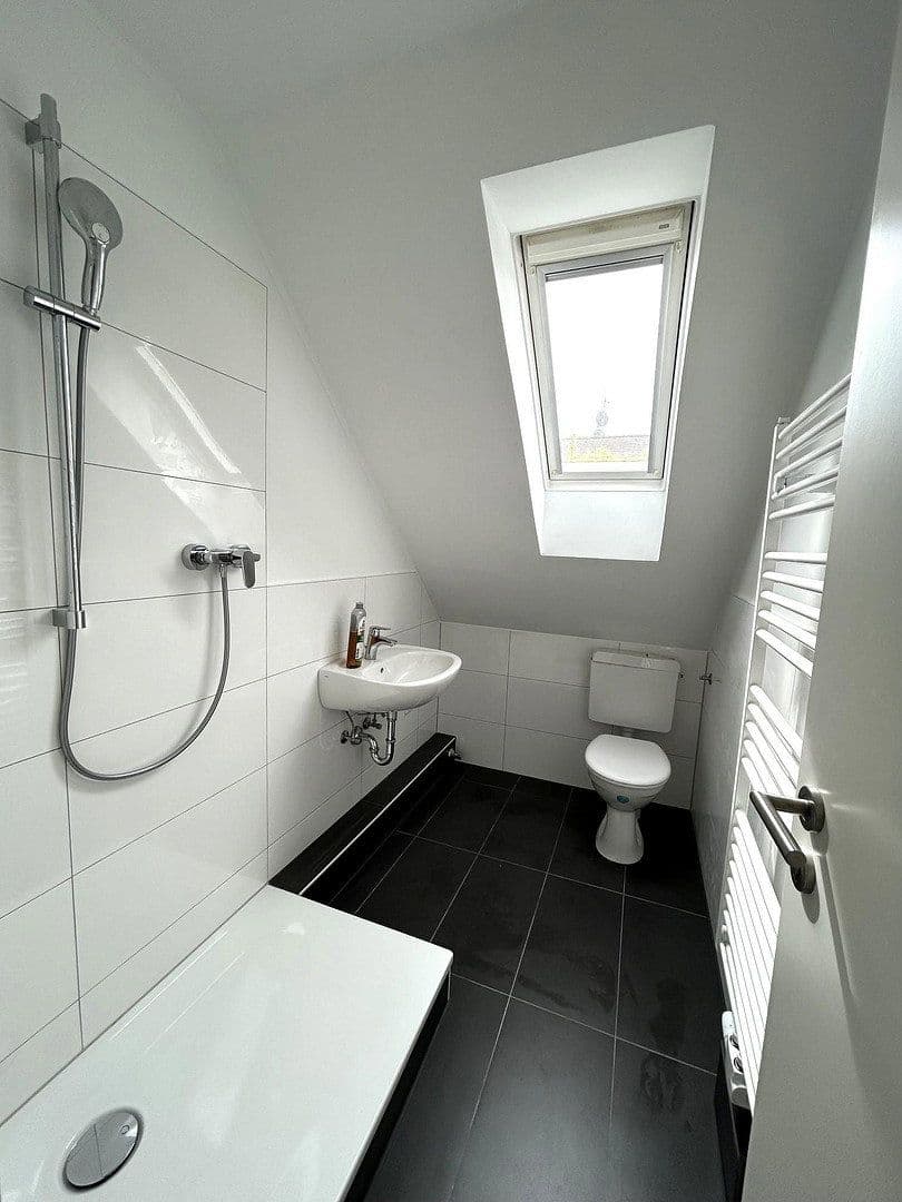 Pronájem bytu 3+kk 87 m², Grafenstraße 13, Wuppertal, Severní Porýní-Vestfálsko Pronájem bytu 3+kk 87 m², Grafenstraße 13, Wuppertal, Severní Porýní-Vestfálsko