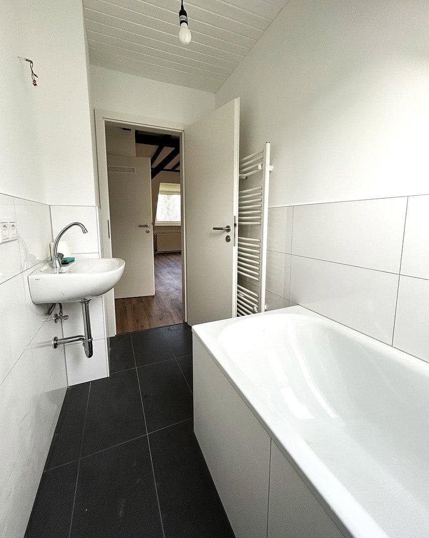 Pronájem bytu 3+kk 87 m², Grafenstraße 13, Wuppertal, Severní Porýní-Vestfálsko Pronájem bytu 3+kk 87 m², Grafenstraße 13, Wuppertal, Severní Porýní-Vestfálsko