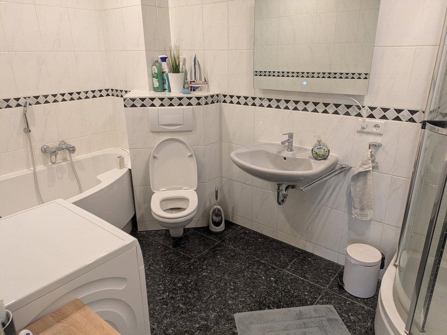 Prodej bytu 3+1 98 m², Ziegelofenweg 3, Speyer, Porýní-Falc Prodej bytu 3+1 98 m², Ziegelofenweg 3, Speyer, Porýní-Falc