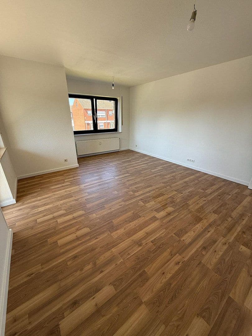 Pronájem bytu 4+1 88 m², Hannoveraner Str. 58, Lingen (Ems), Dolní Sasko Pronájem bytu 4+1 88 m², Hannoveraner Str. 58, Lingen (Ems), Dolní Sasko