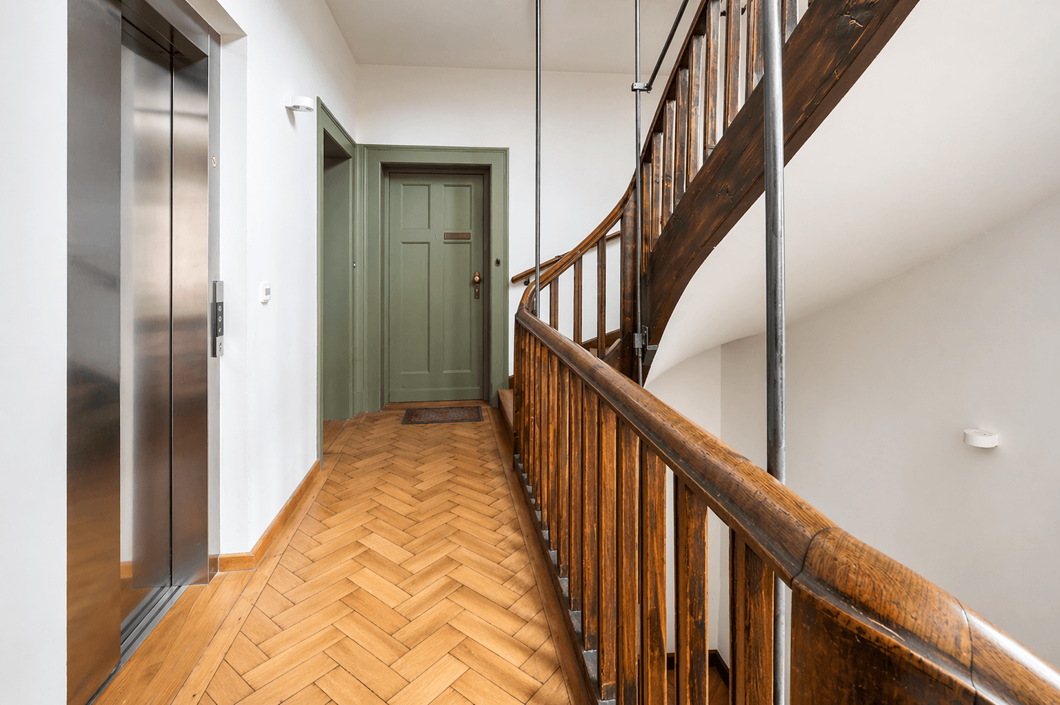 Pronájem bytu 3+1 81 m², Schulstr.48, München, Bavorsko Pronájem bytu 3+1 81 m², Schulstr.48, München, Bavorsko