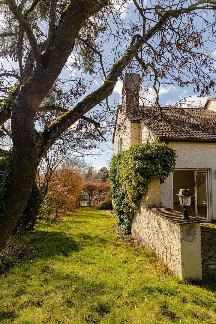 Prodej domu 185 m², pozemek 630 m², Kronberg im Taunus, Hessen Prodej domu 185 m², pozemek 630 m², Kronberg im Taunus, Hessen