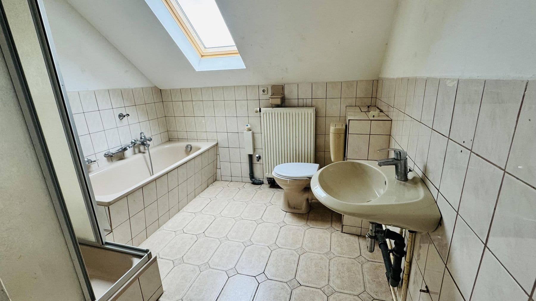 Prodej domu 351 m², pozemek 580 m², Starohrad, Durynsko Prodej domu 351 m², pozemek 580 m², Starohrad, Durynsko