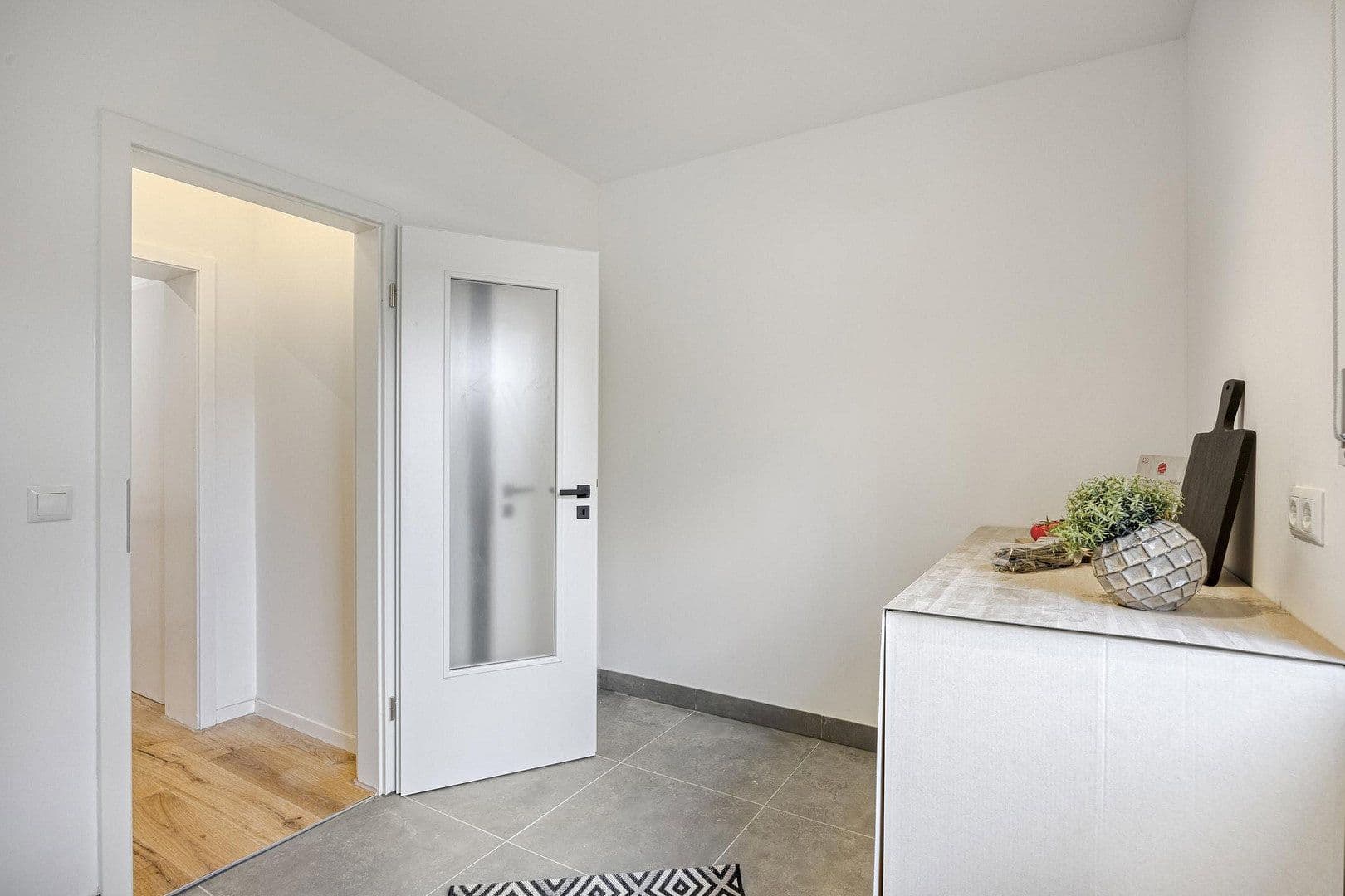 Prodej bytu 3+1 84 m², Meerbusch, Severní Porýní-Vestfálsko Prodej bytu 3+1 84 m², Meerbusch, Severní Porýní-Vestfálsko