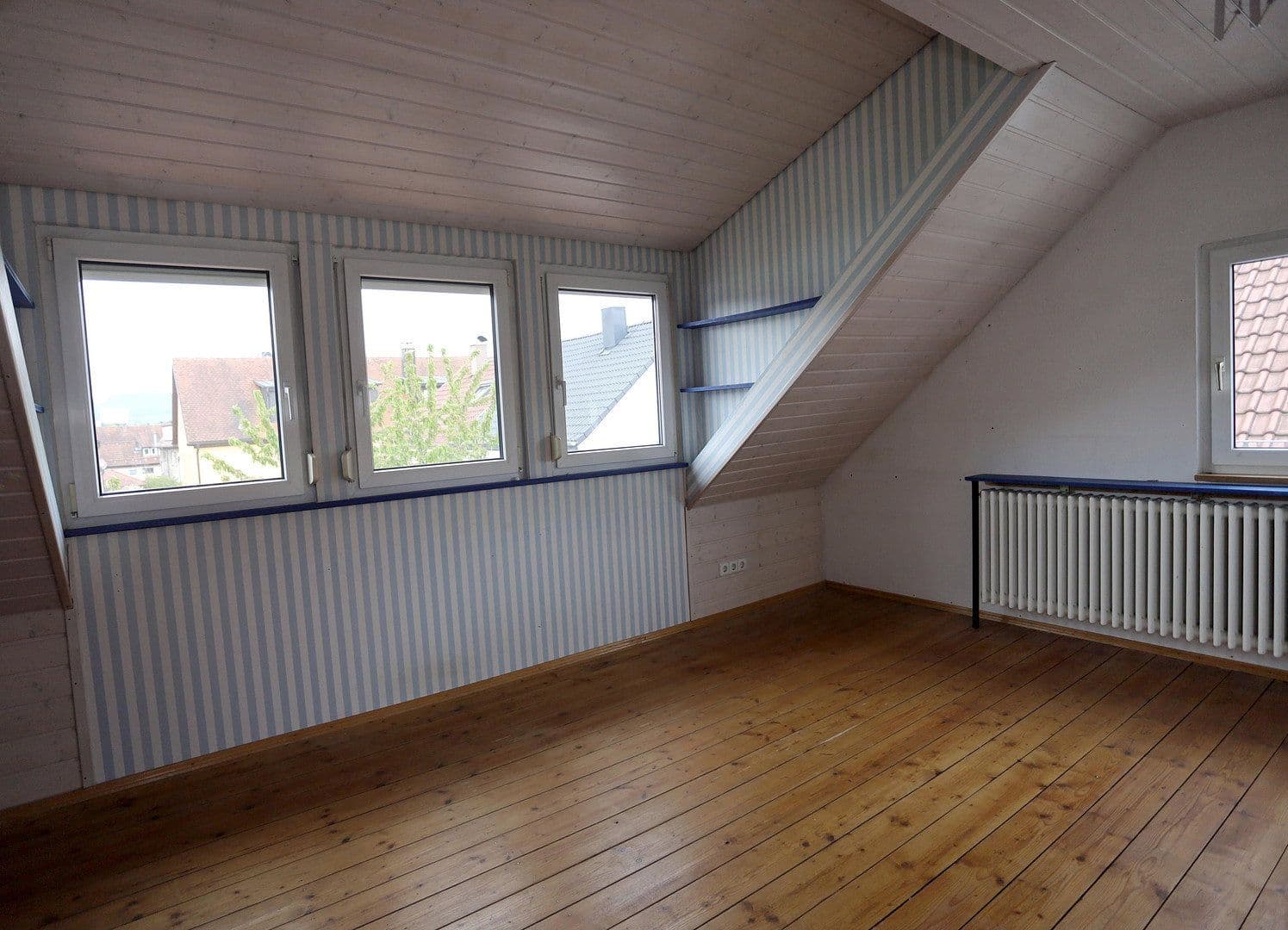 Prodej domu 95 m², pozemek 142 m², Reutlingen, Bádensko-Württembersko Prodej domu 95 m², pozemek 142 m², Reutlingen, Bádensko-Württembersko