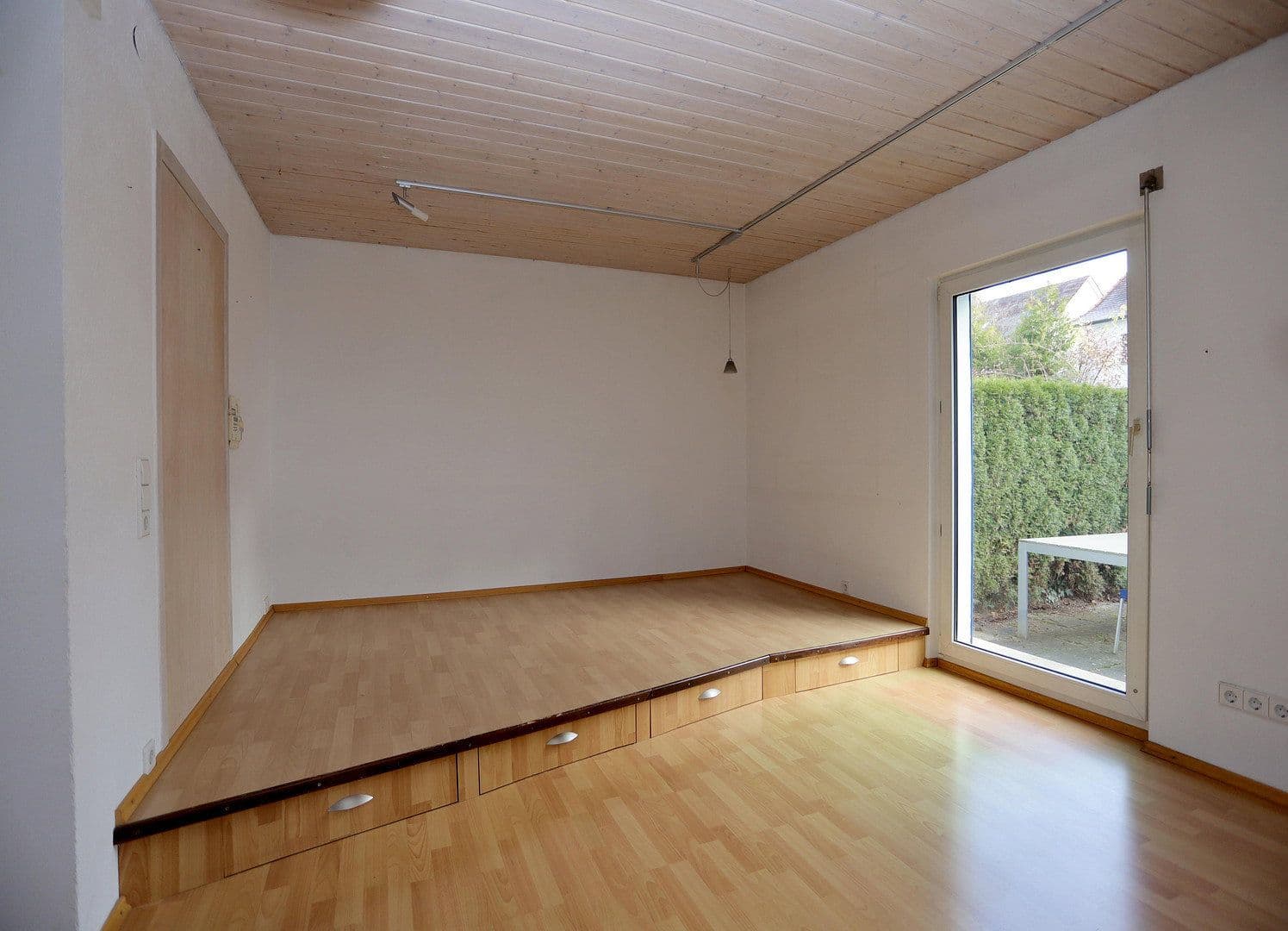 Prodej domu 95 m², pozemek 142 m², Reutlingen, Bádensko-Württembersko Prodej domu 95 m², pozemek 142 m², Reutlingen, Bádensko-Württembersko