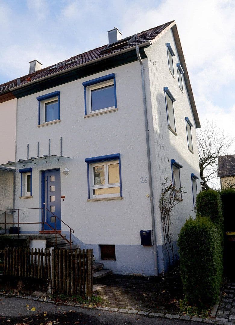 Prodej domu 95 m², pozemek 142 m², Reutlingen, Bádensko-Württembersko Prodej domu 95 m², pozemek 142 m², Reutlingen, Bádensko-Württembersko