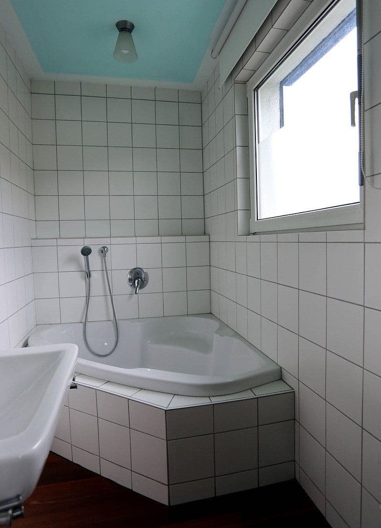 Prodej domu 95 m², pozemek 142 m², Reutlingen, Bádensko-Württembersko Prodej domu 95 m², pozemek 142 m², Reutlingen, Bádensko-Württembersko