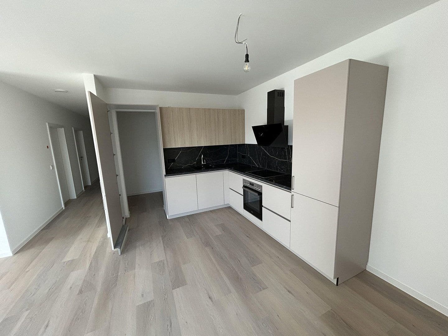 Pronájem bytu 3+1 108 m², Scheckertstrasse 2, Zell am Main, Bavorsko Pronájem bytu 3+1 108 m², Scheckertstrasse 2, Zell am Main, Bavorsko