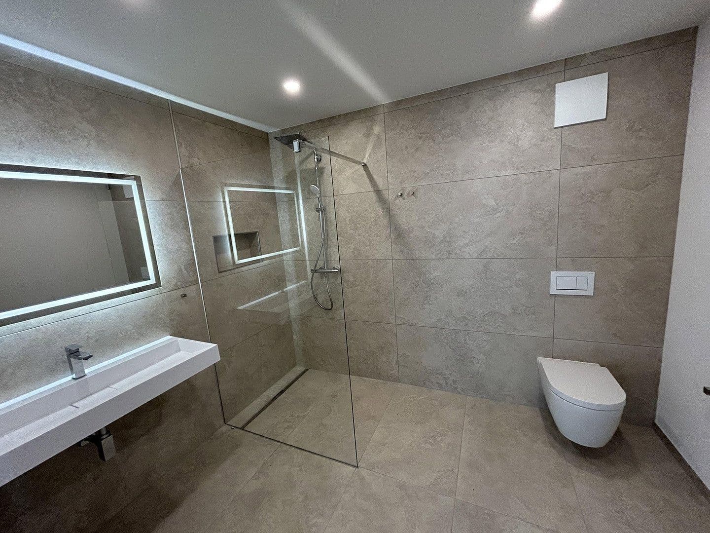 Pronájem bytu 3+1 108 m², Scheckertstrasse 2, Zell am Main, Bavorsko Pronájem bytu 3+1 108 m², Scheckertstrasse 2, Zell am Main, Bavorsko