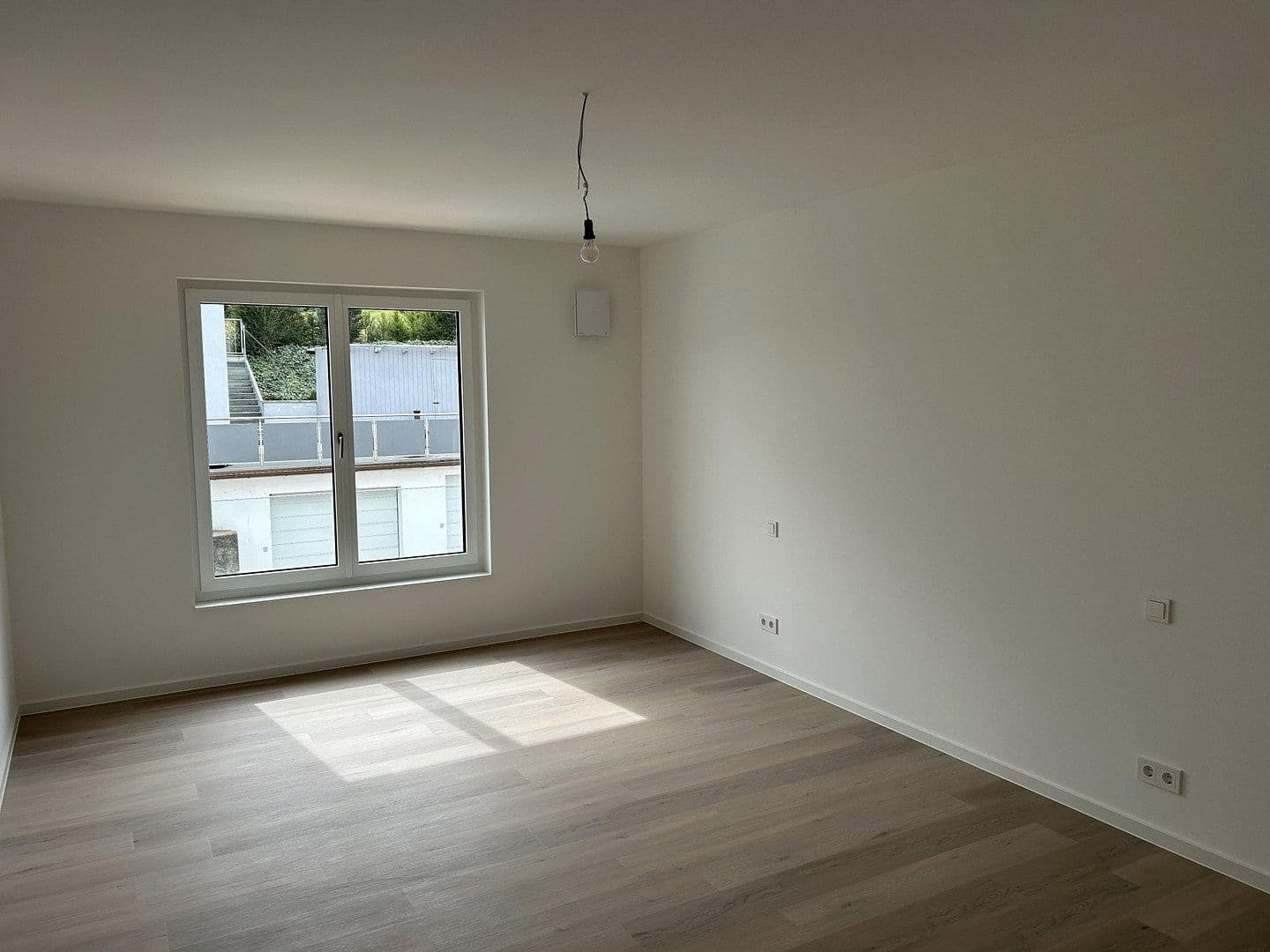 Pronájem bytu 3+1 108 m², Scheckertstrasse 2, Zell am Main, Bavorsko Pronájem bytu 3+1 108 m², Scheckertstrasse 2, Zell am Main, Bavorsko