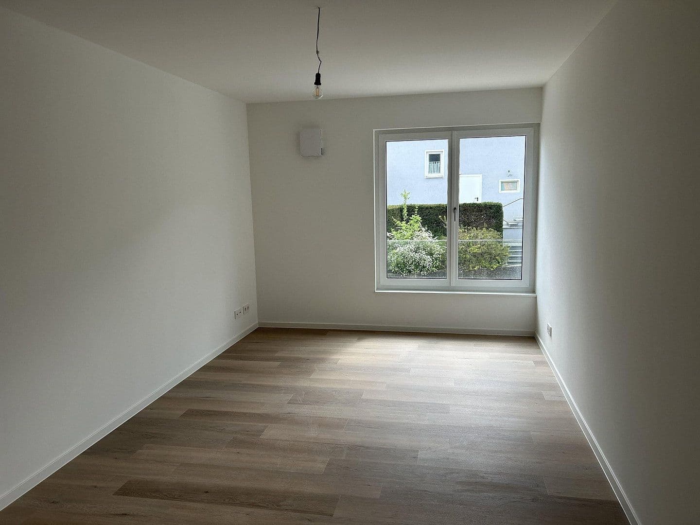Pronájem bytu 3+1 108 m², Scheckertstrasse 2, Zell am Main, Bavorsko Pronájem bytu 3+1 108 m², Scheckertstrasse 2, Zell am Main, Bavorsko