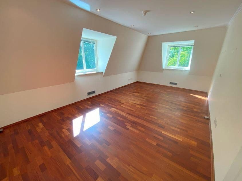 Prodej domu 352 m², pozemek 3.922 m², Quickborn, Šlesvicko-Holštýnsko Prodej domu 352 m², pozemek 3.922 m², Quickborn, Šlesvicko-Holštýnsko