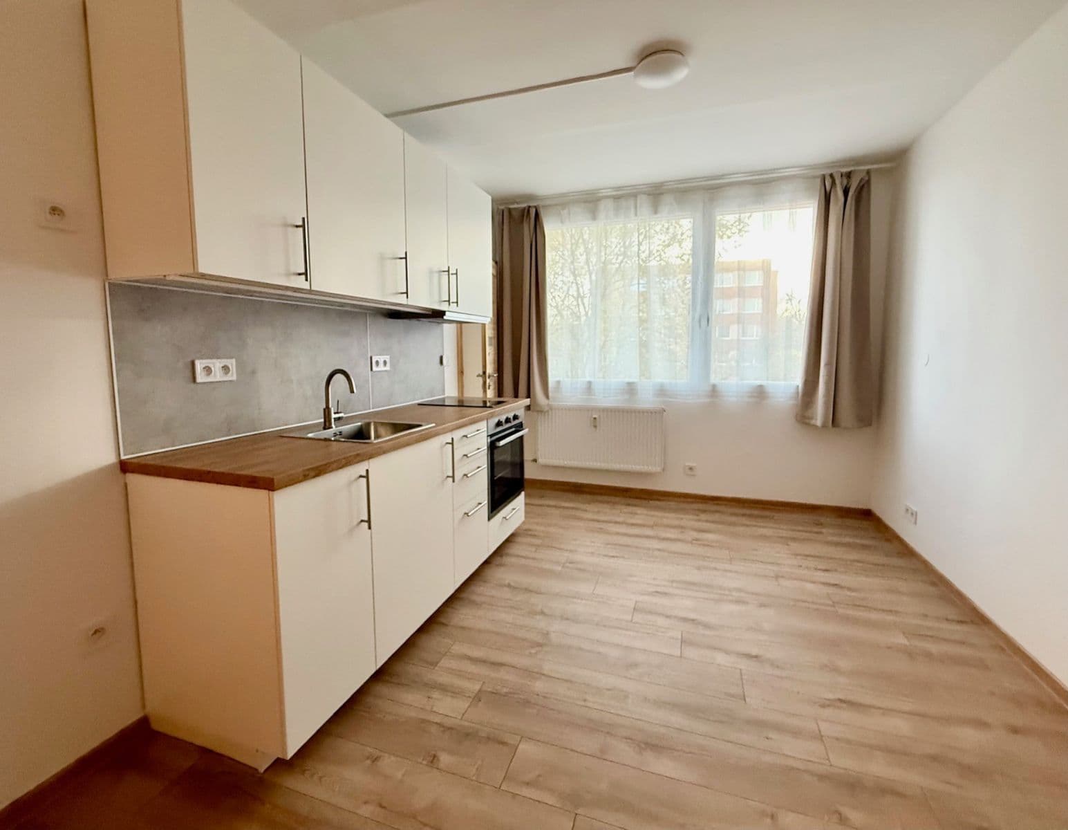 Pronájem bytu 2+kk 33 m², Holandská, Kladno, Středočeský kraj Pronájem bytu 2+kk 33 m², Holandská, Kladno, Středočeský kraj