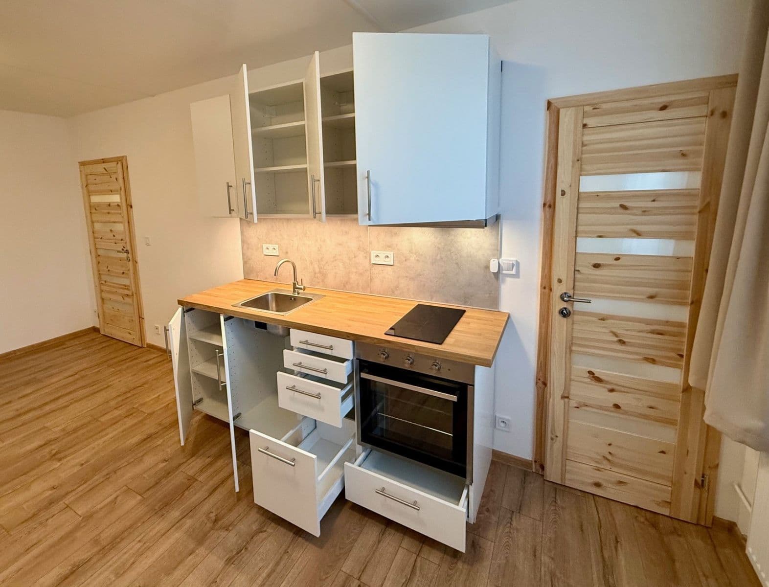 Pronájem bytu 2+kk 33 m², Holandská, Kladno, Středočeský kraj Pronájem bytu 2+kk 33 m², Holandská, Kladno, Středočeský kraj